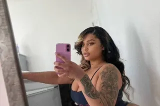 Freaky with a Fat Ass 🍑Pretty Feet 👣 Pink Shaved Pussy 🌷Thick thighs photo 6