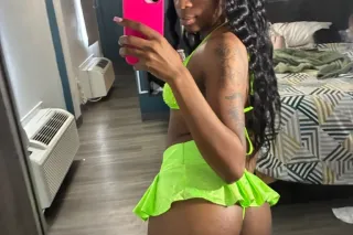 EVER SEEN A PYT LOOK SO GOOD😜 photo 6