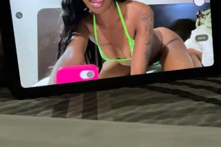 EVER SEEN A PYT LOOK SO GOOD😜 photo 1
