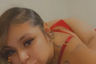 come and see your NEW favorite fat pussy girl😘 big booty 😻