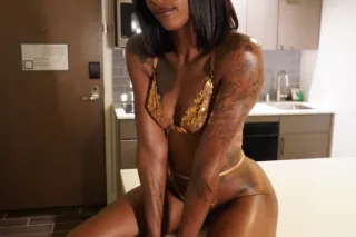 Final hours ⏰ Specials Before I Fly Out Dont Miss me Limited Time 😚 photo 6