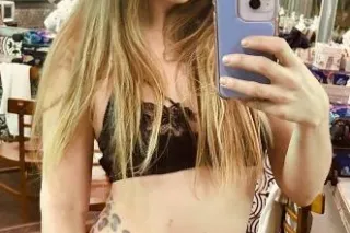 Ms. Pretty Pussy back in town for a short time photo 2