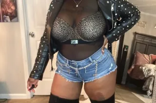 Hackscross Cheat with Me Daddie Im Worth it Pretty Clean Upscale Classy Freak Cum Lick Between My Booty 🤤 photo 2