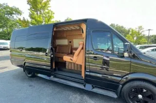 .american black indian NIIJI (google it) 🇺🇸. YUNG GUYS ONLY guys 25 N UNDER. text photo UR HOUSE OR MOBILE FUN in the huge suv No text app numbers. photo 7