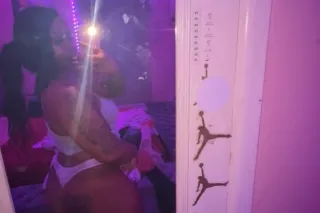 Cum Take a ride in The Big Body Benz🫦😘ere For The Weekend photo 8