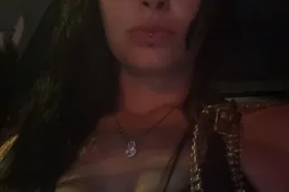 i am REAL AND WILLING TO VERIFY photo 5
