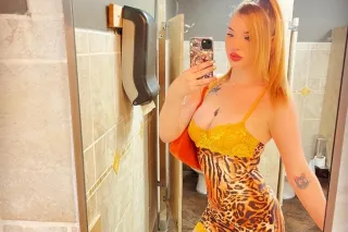 pretty sweet snowbunny available for you now daddy 💦💕 READ FULL BIO!