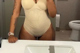 pretty pussy photo 1