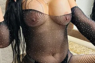 Hola pao I'm a hot girl come and enjoy with me a little daddy photo 3