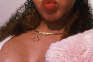 Petite Lightskin ready to have fun! 🍑💦🤤 photo 2