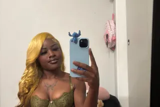 tiny petite cam babe 🤎 outcalls and carplay photo 2
