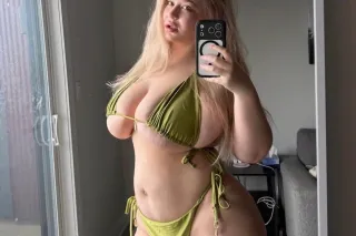 thick in all the right places :) photo 3