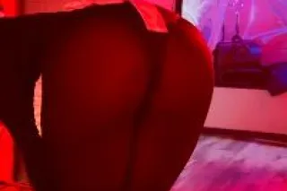 Slim thicc🍑Water Booty💦 photo 2