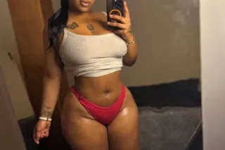 sexy islander babe photo 2