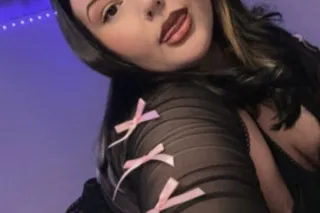 Sexy, thick, and curvy playmate😍Let's have some fun😋