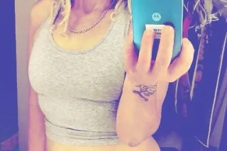 SEXY SLUT FOR YOUR EARLY MORNING PLEASURE photo 8