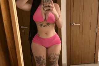 “Perfect body and irresistible curves” photo 5
