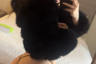 YOUR NEW FAV SNOWBUNNY❄👅🤍 photo 3