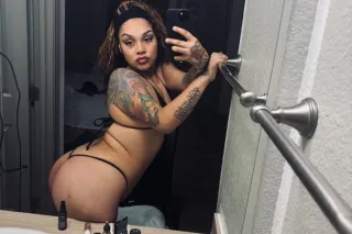 available for outcall and car date . photo 2
