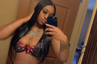 NEW IN TOWN 🔥😏 Chanel Babe 💦🥰 photo 3