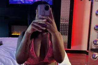 ASS Soft As BUTTER.👅 Pussyy Drippin N' Gripping. 💦💰 photo 3