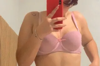 Quiero conocer amigos, soy discreta soy del color blanca photo 4