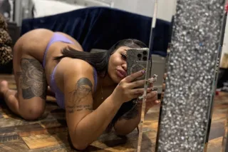 im back, come see me 😊 photo 6