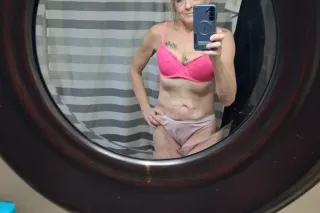 Hot ass Milf photo 2