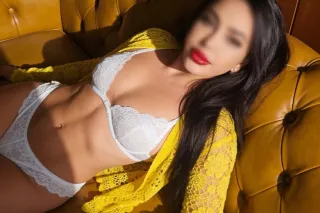 colombian , natural Beauty visiting naples ! photo 3