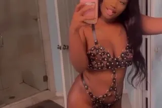INCALLS & OUTCALLS !! Whats Your Fettish Daddy 😋🍫💦 How tight do you like it 🤭