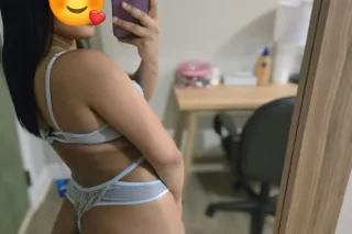 linda chica juguetona y divertida 🥵💦