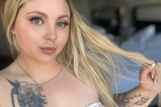 Bombshell visiting ROSEVILLE🩷 photo 1