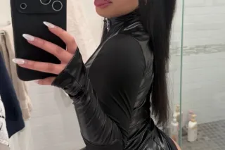 Latina sexy 😈 photo 2