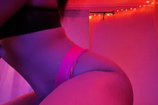 Thick Mixed Chick photo 3