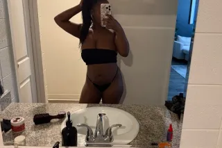 Malanii Here For A Shortime 💕 TONIGHT Set up appointments first 📲 photo 4