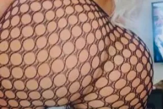 Solo hombre latino con una polla muy peluda y bolas peludo
