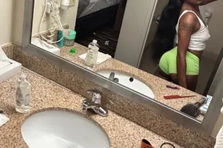 🍫 TINYYY HERE 💦 photo 2