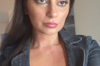 Classy Brunette who Gets the Sa at fredxx photo 2