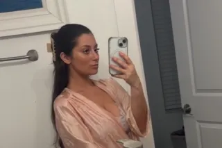 Classy Brunette who Gets the Sa at fredxx photo 1