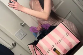 Pretty and Petite photo 3