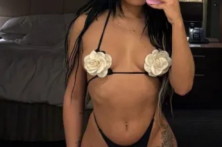 latina 💦 photo 2