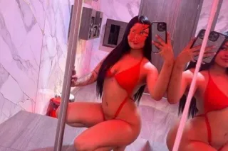 I am the sexiest Colombian photo 2
