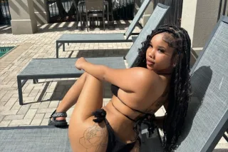 im what your looking for 🥰 back in town photo 2