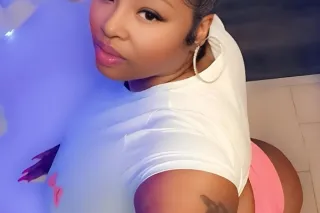 Last nite here Sexy BBWWith Juggs and juicy wet 💦🍌 photo 9