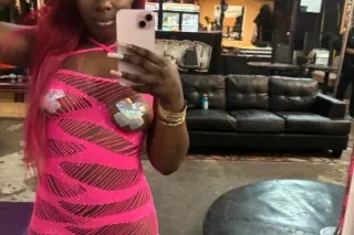 pretty & petite photo 1