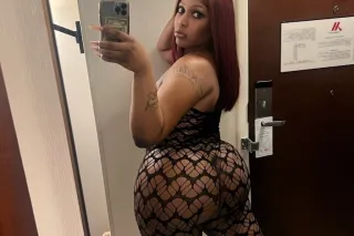 👋🏽Freaky with a Fat Ass 🍑Pretty Feet 👣 COME FREAK ME NIGGA photo 3