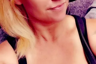 Sexy MILF - Car Fun and Outcall Specials - Available/Disponible