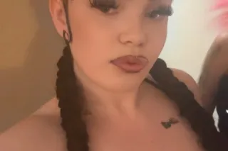 wet pussy👅 photo 2