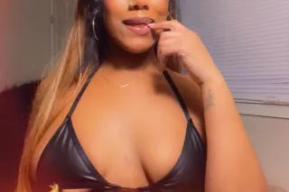 let me warm you up 🔥 new video! content Facetime shows 🍒 photo 3