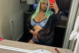 Good morning 💚🩷 Upscale Bbw here 💋ms.throat it down photo 4